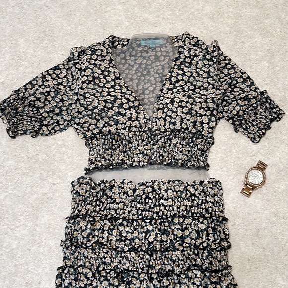 MINT VANILLA BOUTIQUE BRAND DAISY PRINT CROP TOP AND SKIRT SET - Picture 4 of 9